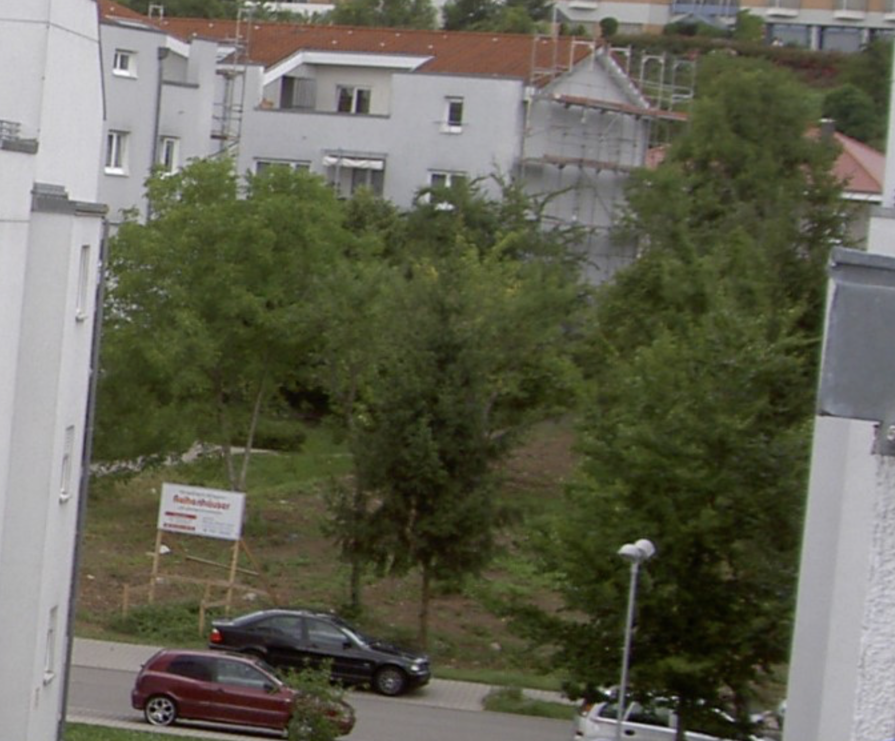 Wildergrund 2005 Baulücke kurz vor Bebauung mit Reihenhäusern in Maihälden - Grundstück nördlich der Bushaltestelle